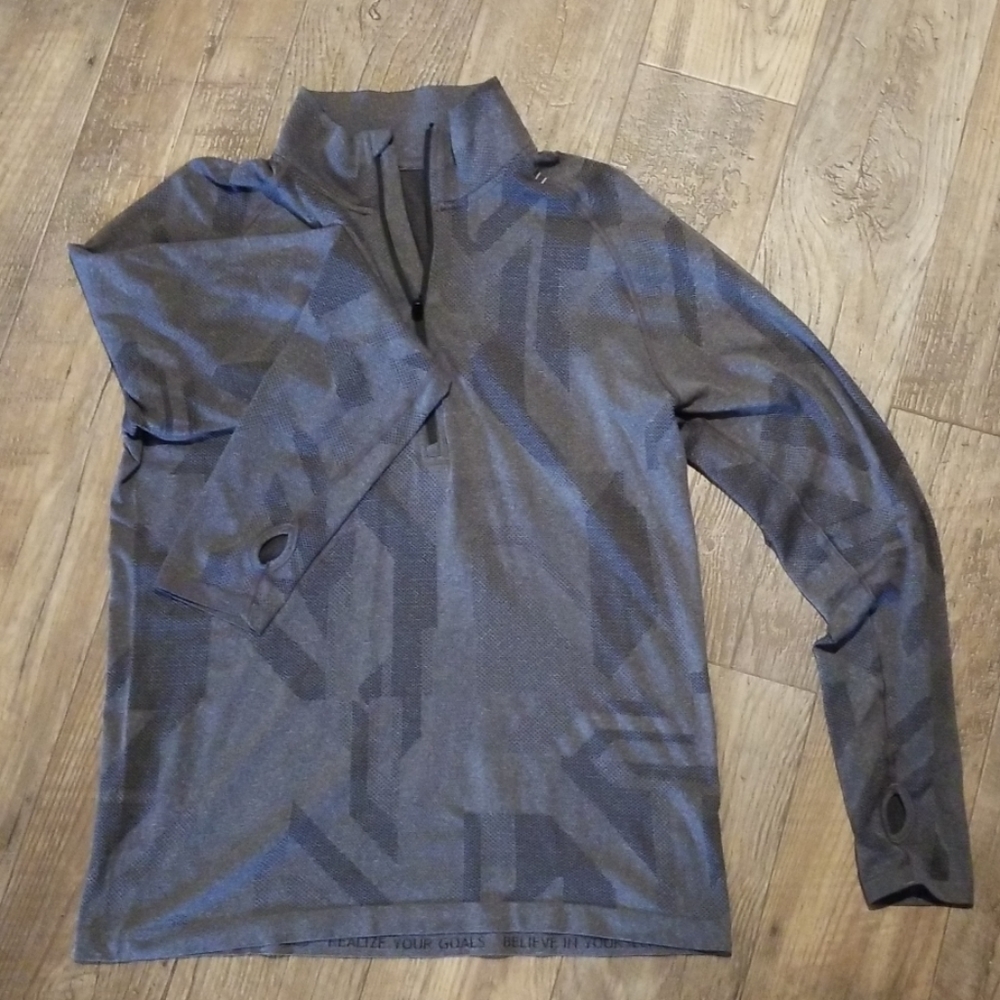 Lululemonen 1/4 zip Metal Tech long sleeve